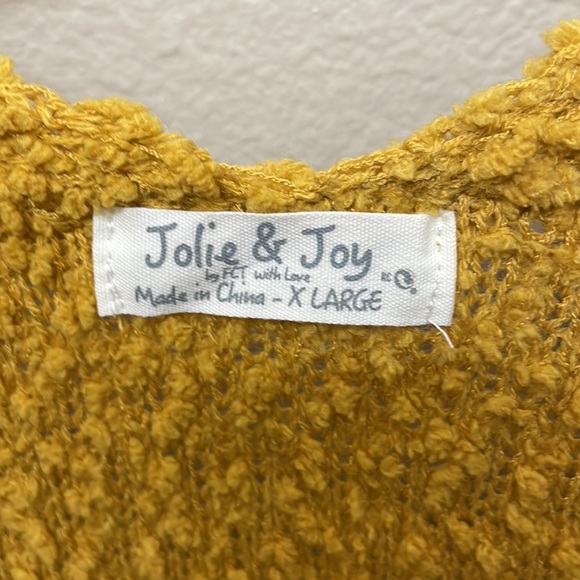 Sweater - Picture 3 of 3